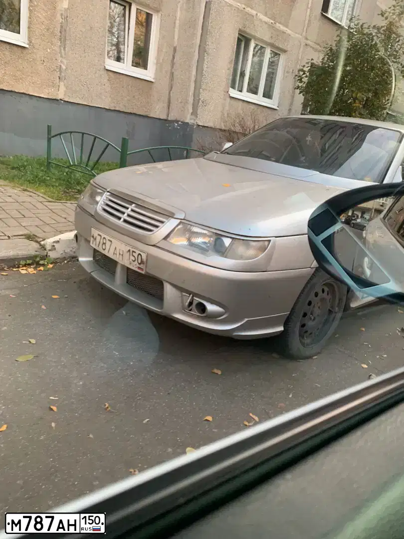 Фото автомобиля LADA 2112, 2006 — госномер Е979МЕ19