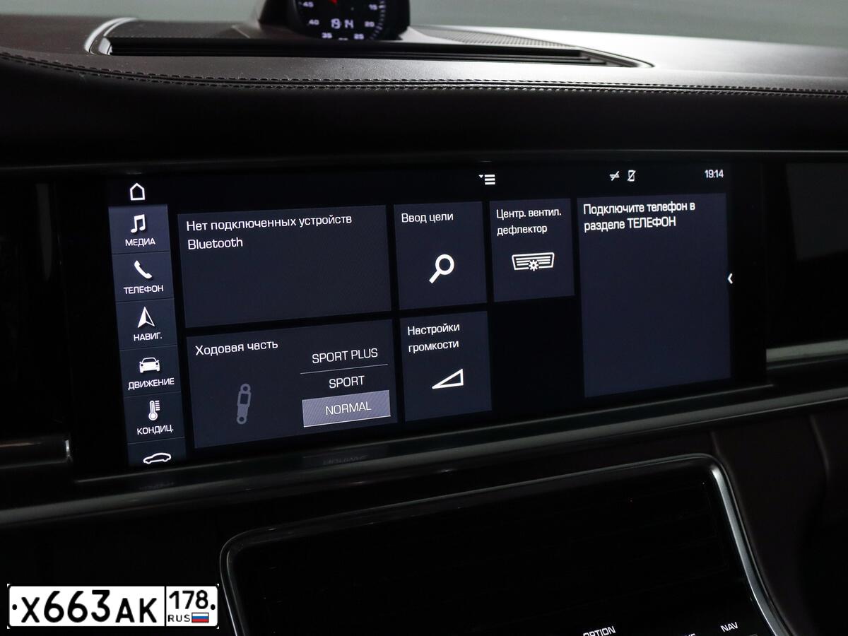 Фото автомобиля PORSCHE PANAMERA, 2017 — госномер М978РУ198. Цвет: СЕРЫЙ