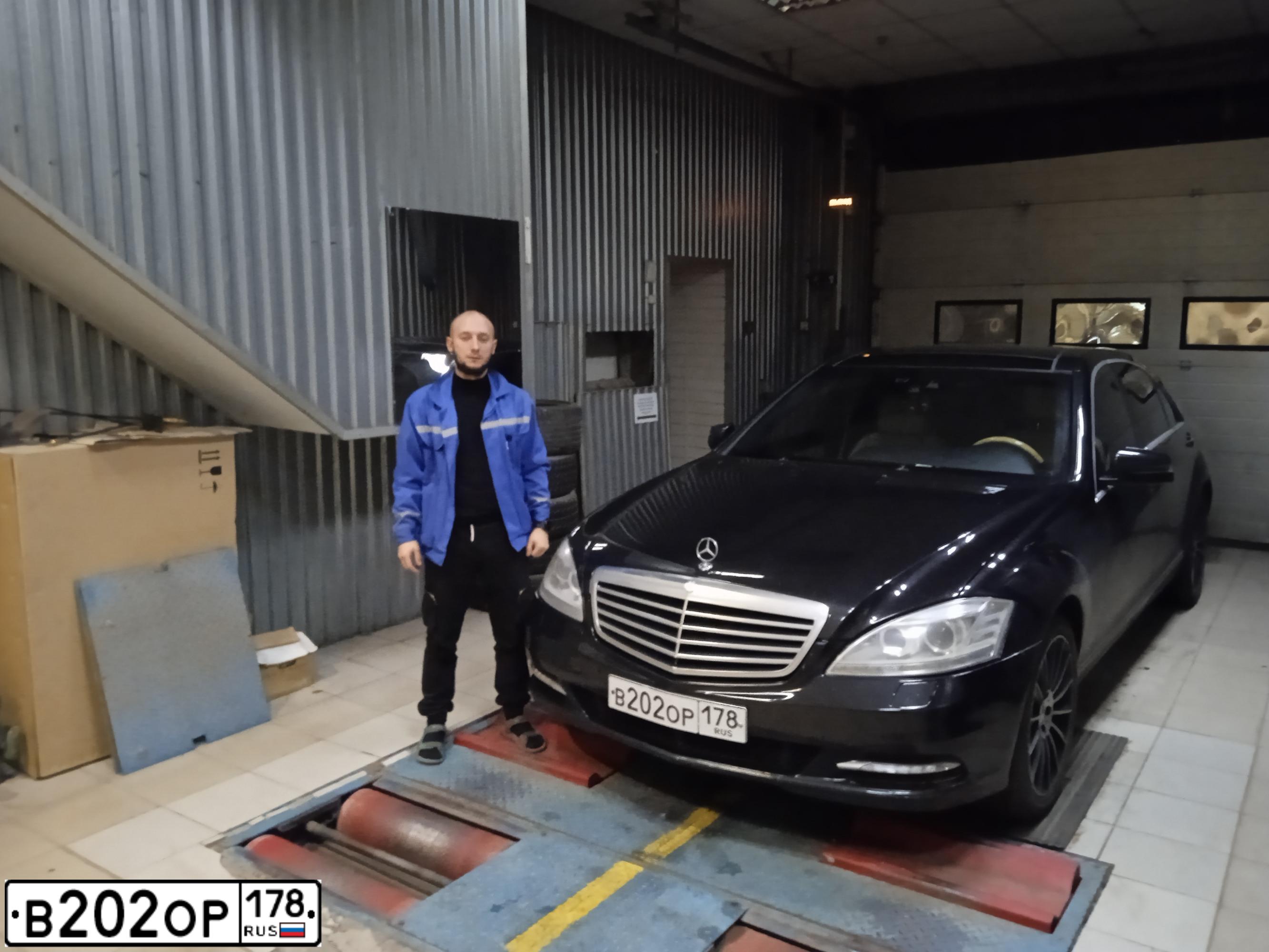 Фото автомобиля MERCEDES S-KLASSE, 2010 — госномер О480СА198. Цвет: Белый