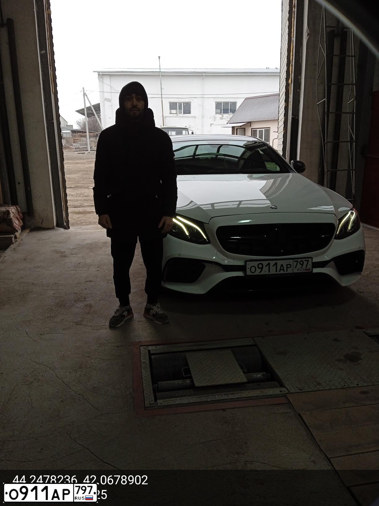 Фото автомобиля MERCEDES E-KLASSE, 2016 — госномер К315СН95. Цвет: СЕРЫЙ