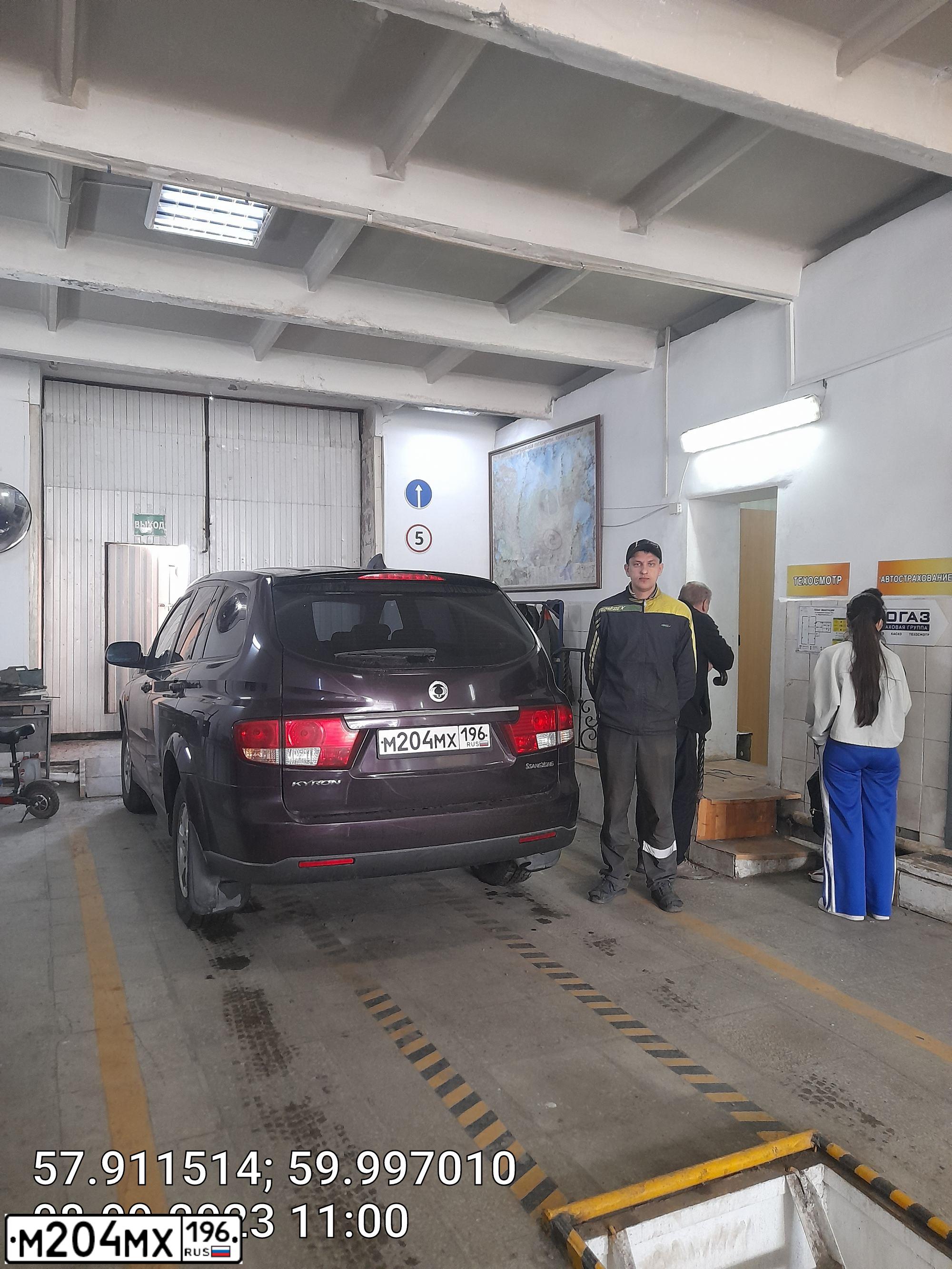 Фото автомобиля SSANGYONG KYRON, 2008 — госномер Т500КВ196. Цвет: ФИОЛЕТОВЫЙ