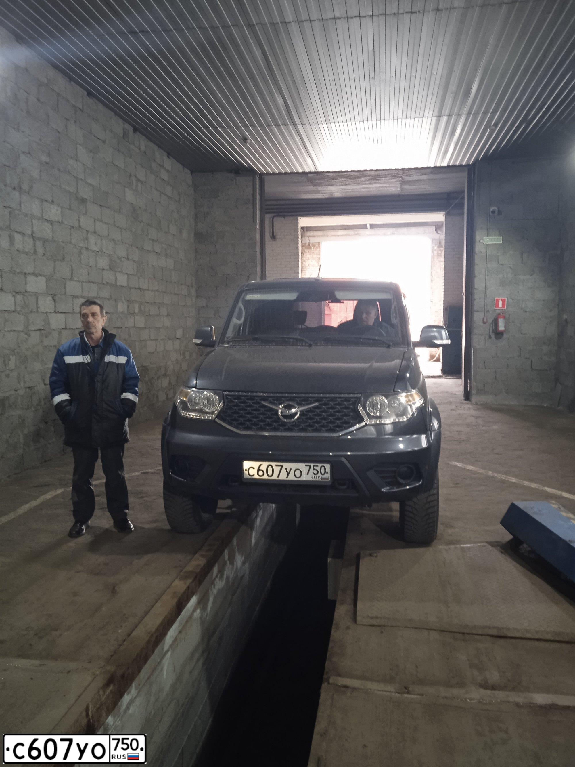 Фото автомобиля UAZ Z 3163 PATRIOT, 2018 — госномер С607УО750. Цвет: Темно-серый металлик