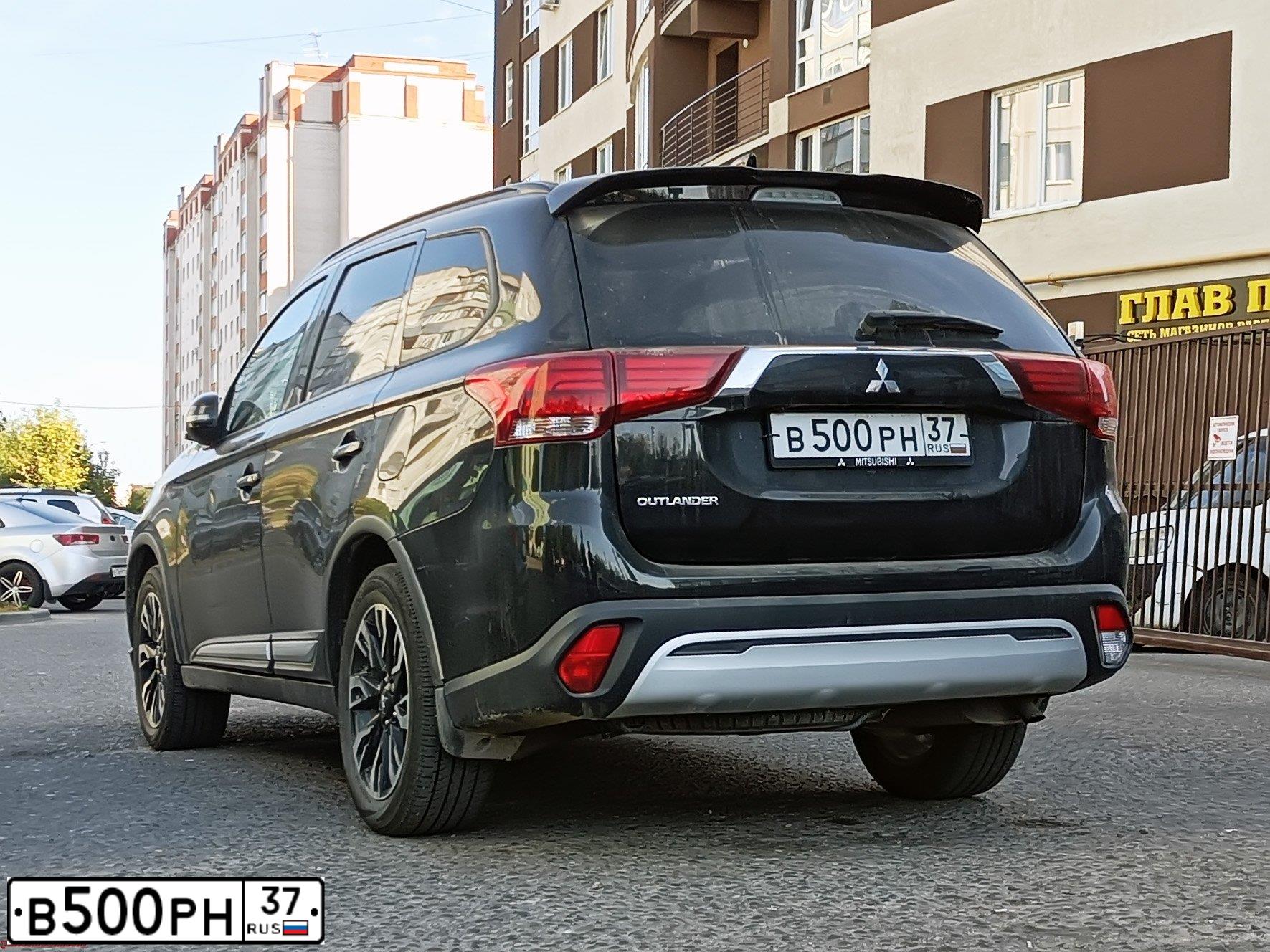 Фото автомобиля MITSUBISHI OUTLANDER GF2WХТSНZLАZ, 2021 — госномер В500РН37. Цвет: ЧЕРНЫЙ