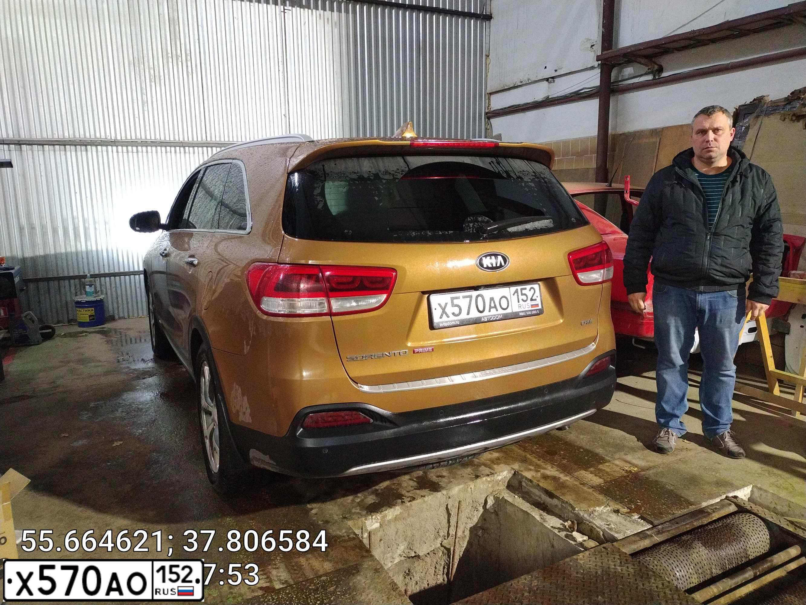 Фото автомобиля KIA SORENTO, 2017 — госномер Е063ВА550. Цвет: Коричневый