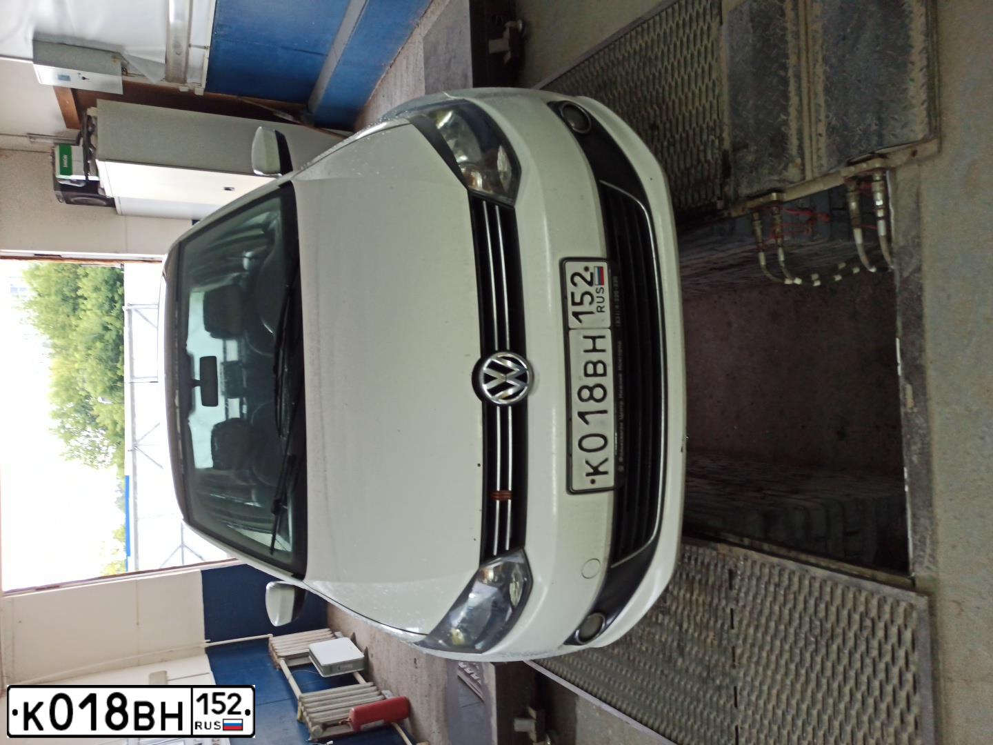 Фото автомобиля VOLKSWAGEN POLO, 2012 — госномер Т137ТА33. Цвет: Белый