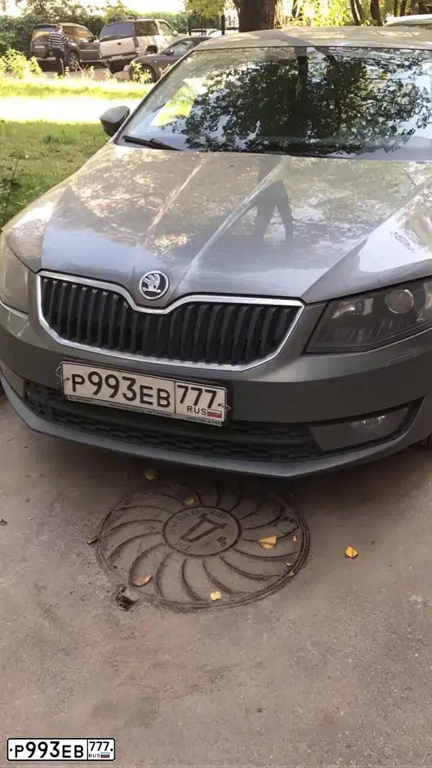 Фото автомобиля SKODA OCTAVIA, 2014 — госномер Р993ЕВ777. Цвет: СЕРЫЙ ТЕМНЫЙ