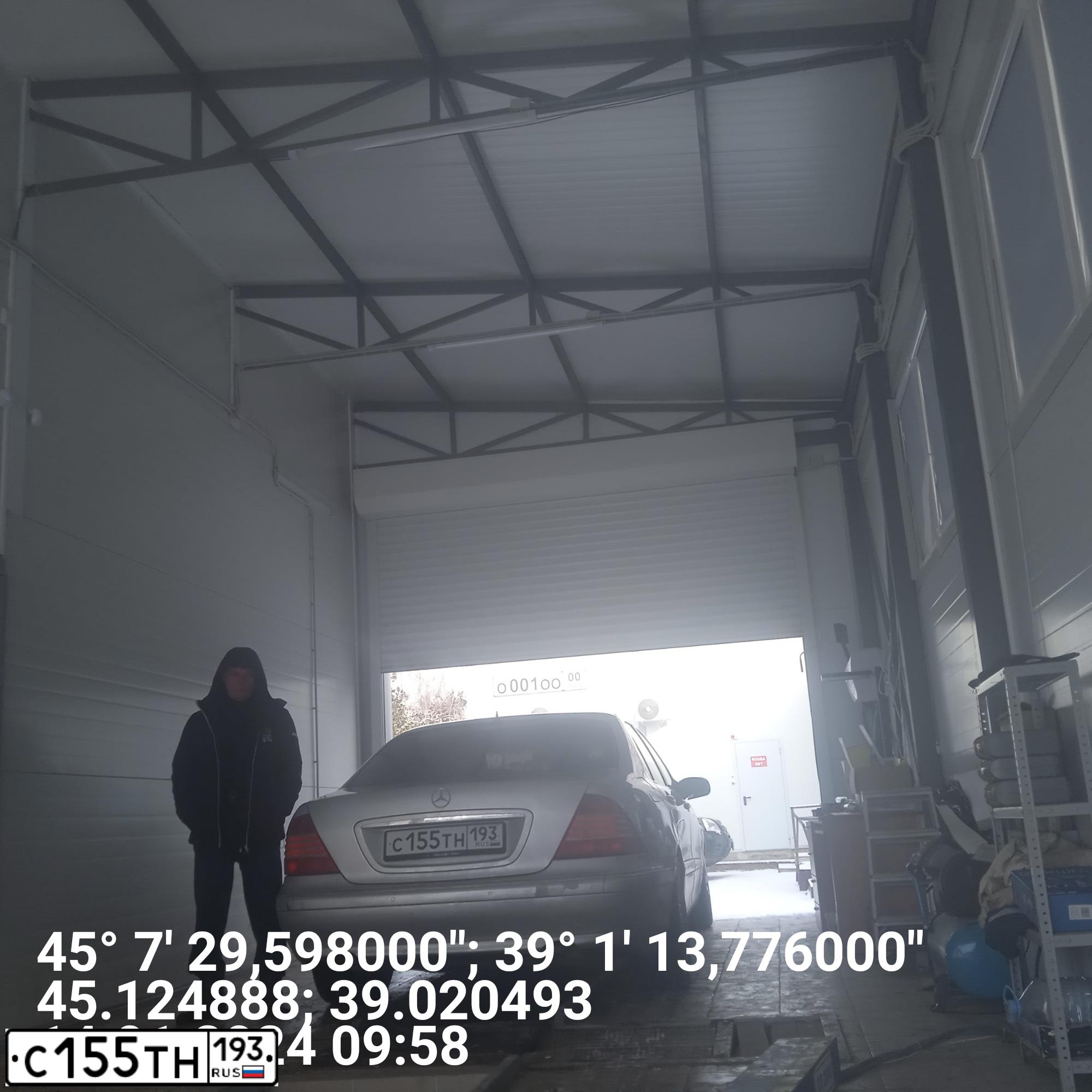 Фото автомобиля MERCEDES-BENZ S500, 2000 — госномер К520ВО323. Цвет: Серебристый