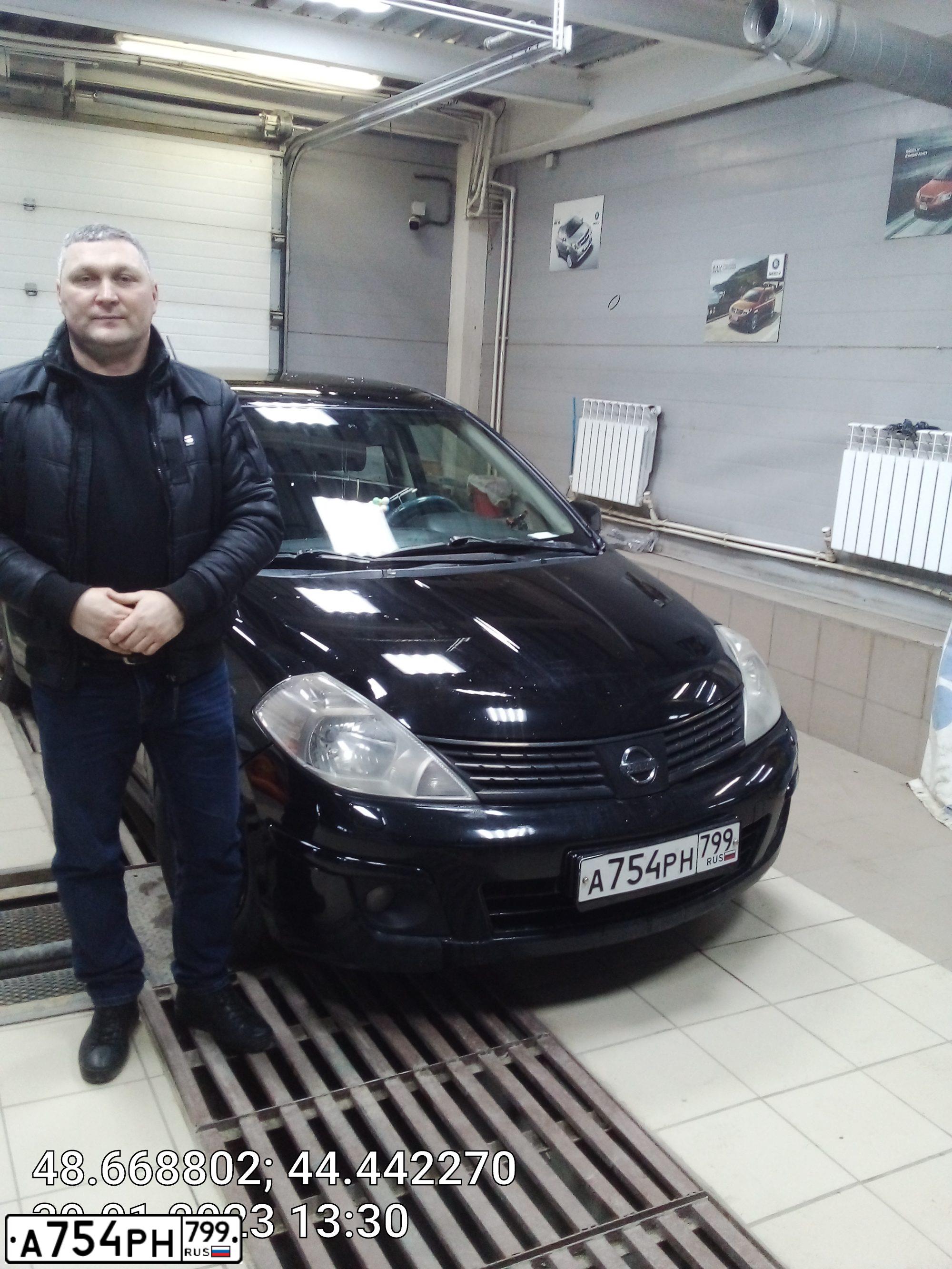 Фото автомобиля NISSAN TIIDA, 2007 — госномер А754РН799. Цвет: ЧЕРНЫЙ