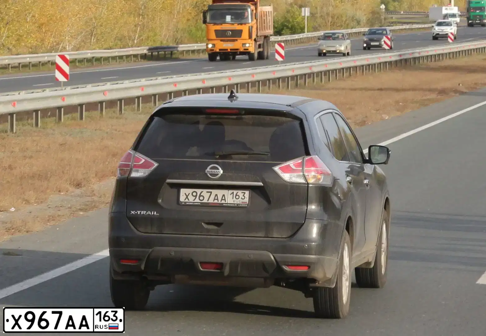 Фото автомобиля NISSAN X-TRAIL, 2017 — госномер Х967АА163. Цвет: ЧЕРНЫЙ