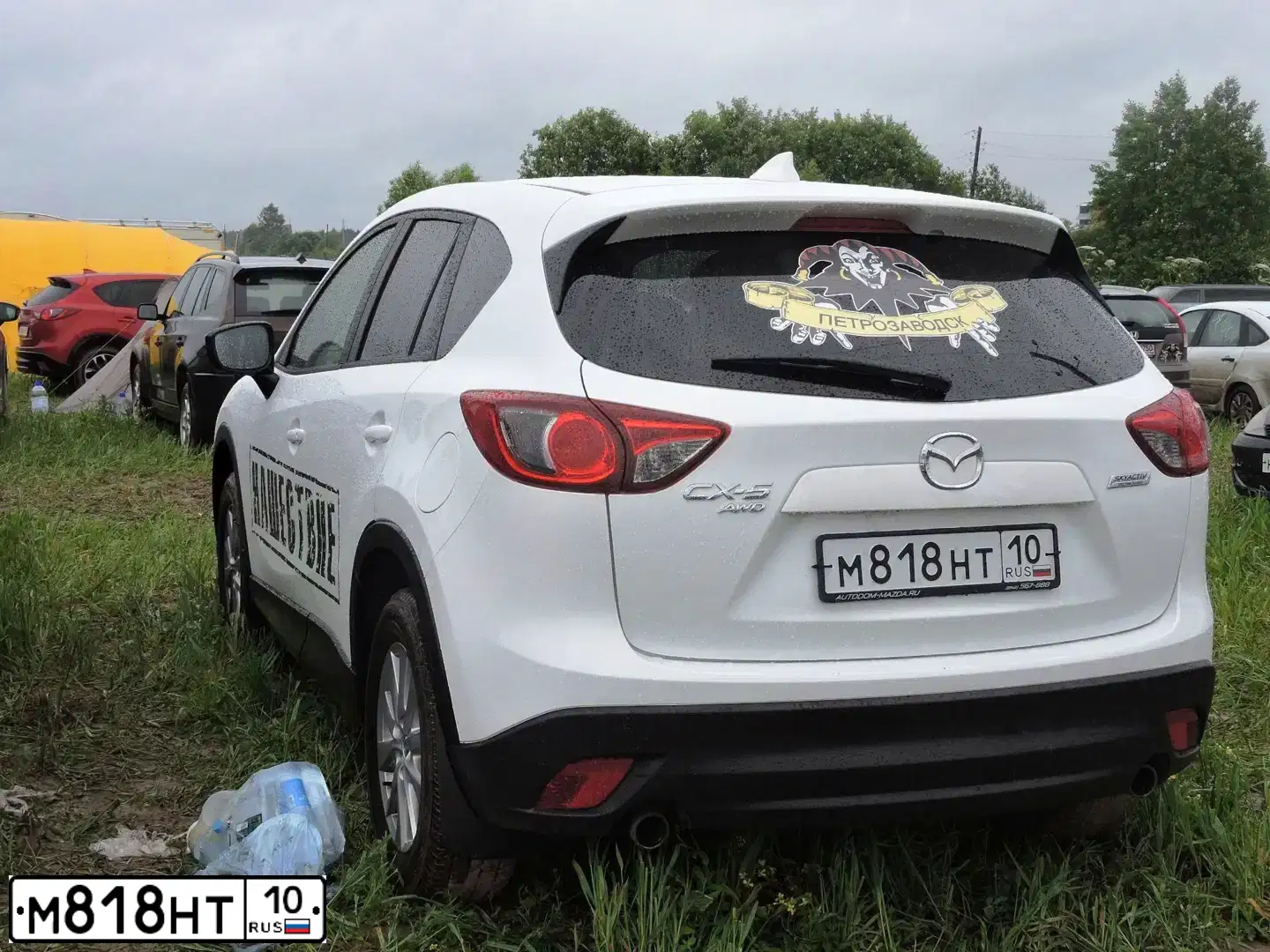 Фото автомобиля MAZDA CX-5, 2016 — госномер М818НТ10. Цвет: БЕЛЫЙ ПЕРЛАМУТР