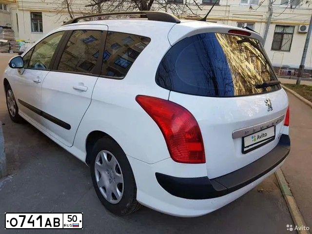 Фото автомобиля PEUGEOT 308, 2010 — госномер О741АВ50. Цвет: Белый