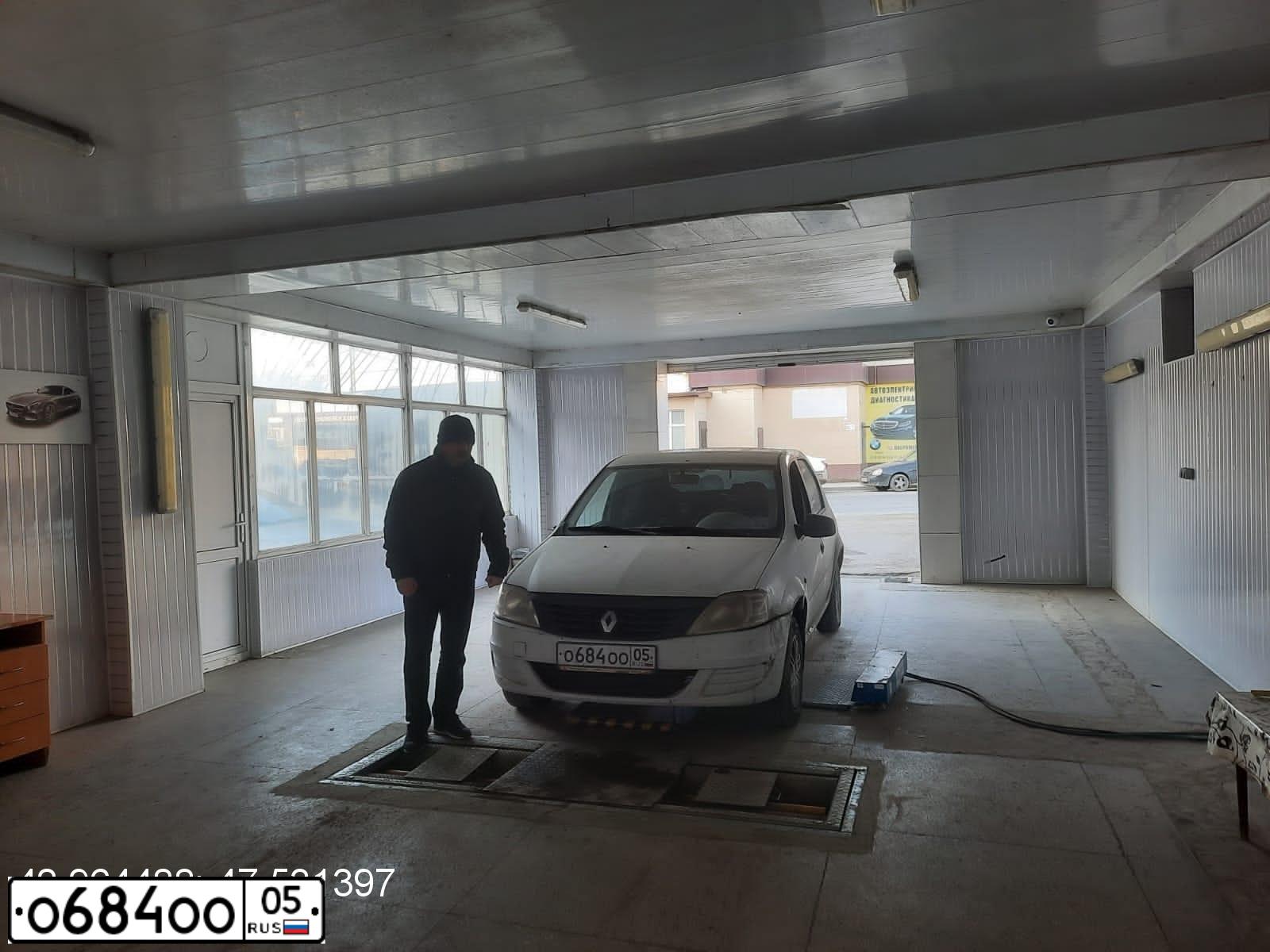Фото автомобиля TOYOTA CAMRY, 2015 — госномер Р772УХ05. Цвет: СЕРЫЙ МЕТАЛЛИК