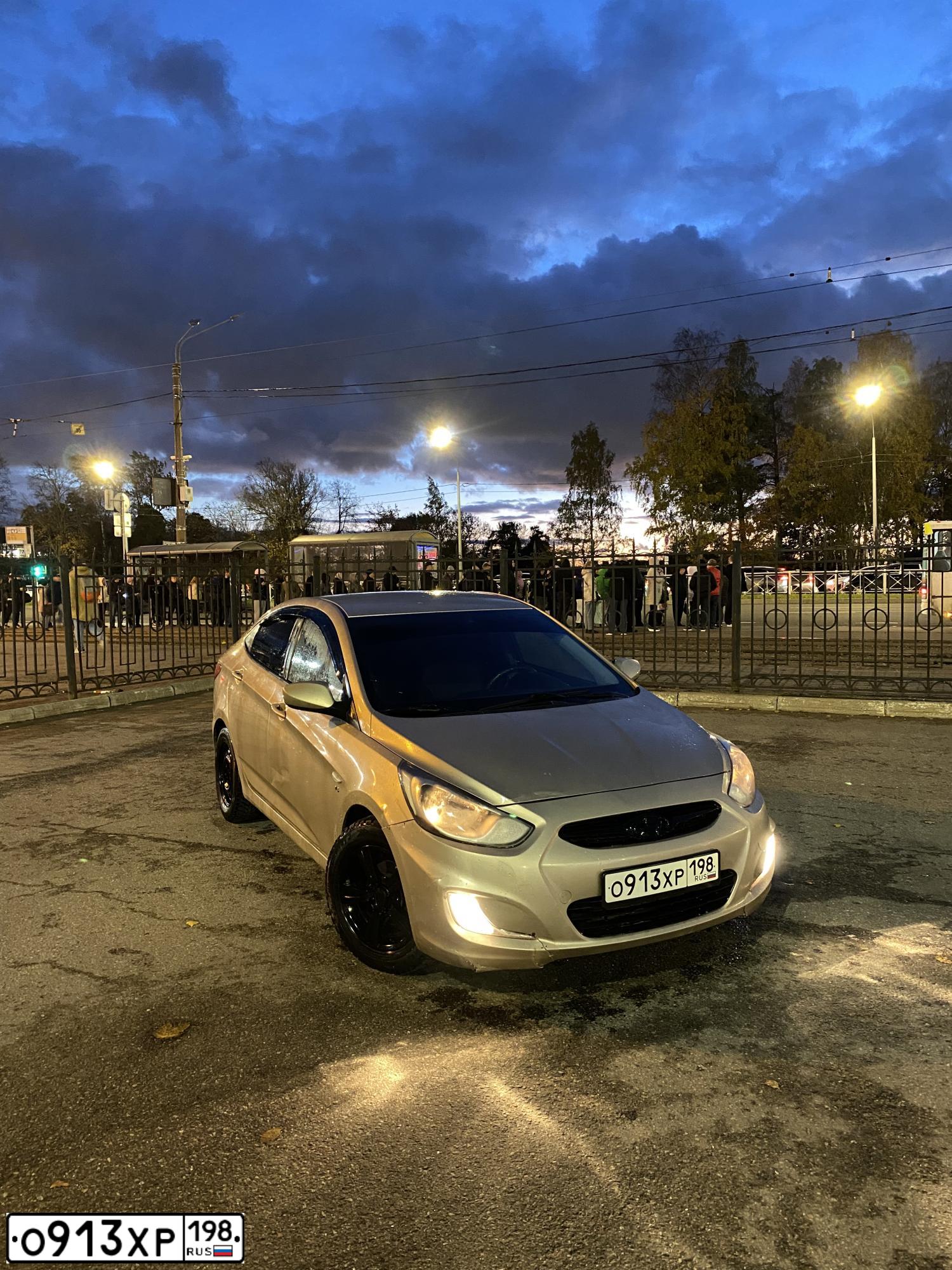 Фото автомобиля HYUNDAI SOLARIS, 2013 — госномер С331ЕС05. Цвет: БЕЖЕВО-СЕРЫЙ