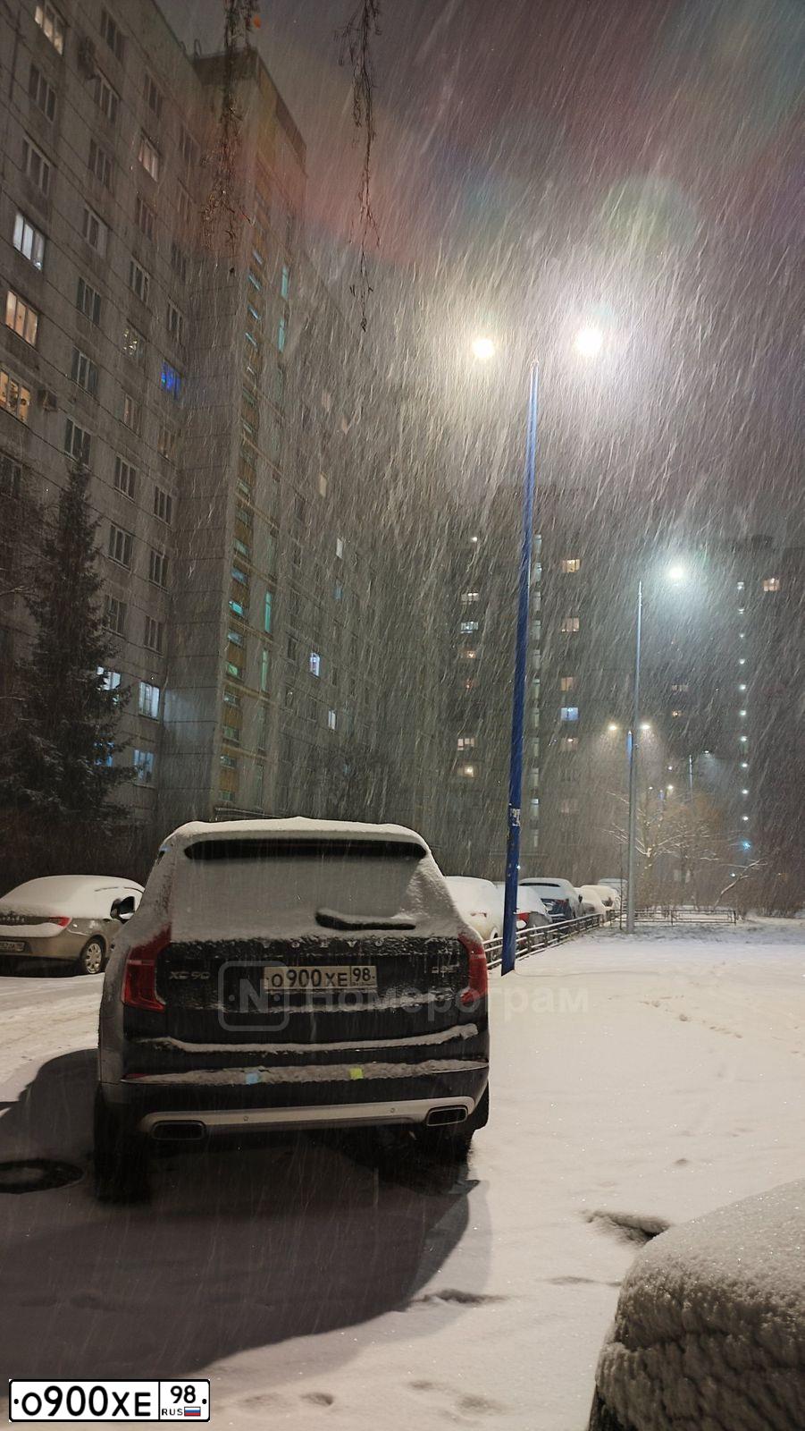 Фото автомобиля VOLVO XC90, 2012 — госномер С009РМ178. Цвет: Коричневый