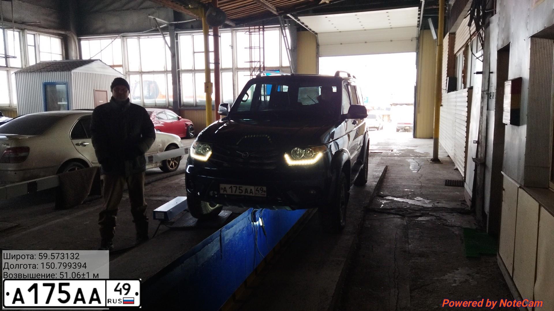 Фото автомобиля UAZ 3163 PATRIOT, 2015 — госномер А175АА49. Цвет: СЕРЫЙ