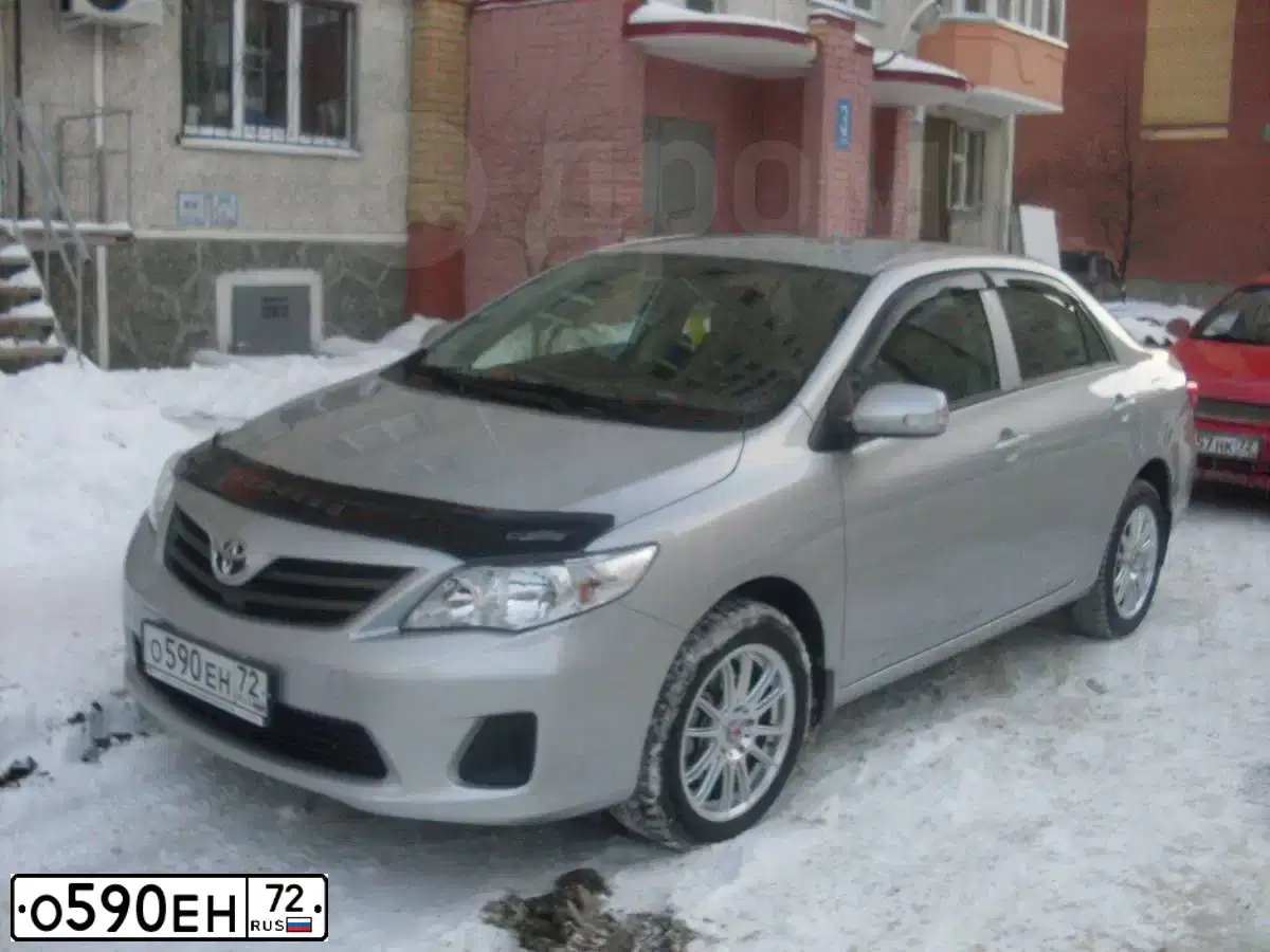 Фото автомобиля TOYOTA COROLLA, 2012 — госномер О590ЕН72. Цвет: СЕРЕБРИСТЫЙ
