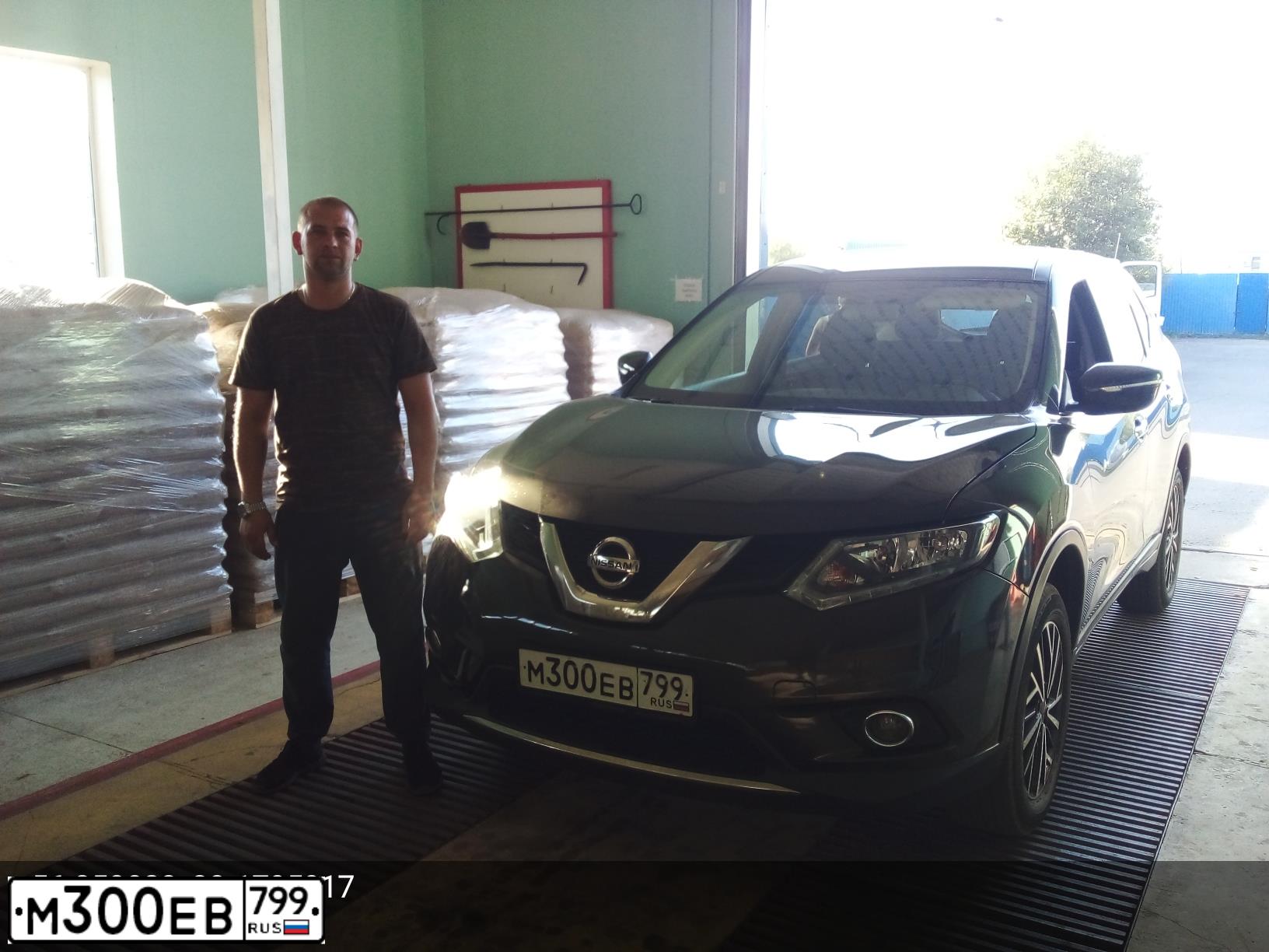 Фото автомобиля NISSAN X-TRAIL, 2017 — госномер Т512ВР180