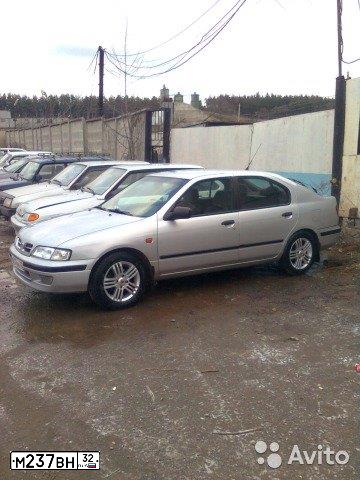 Фото автомобиля NISSAN PRIMERA, 1998 — госномер М237ВН32. Цвет: Серебристый