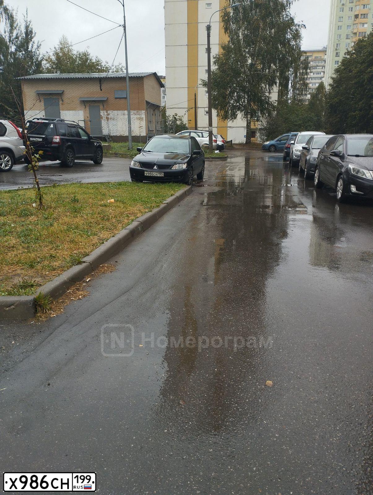 Фото автомобиля MITSUBISHI LANCER, 2009 — госномер Х986СН199. Цвет: ЧЕРНЫЙ