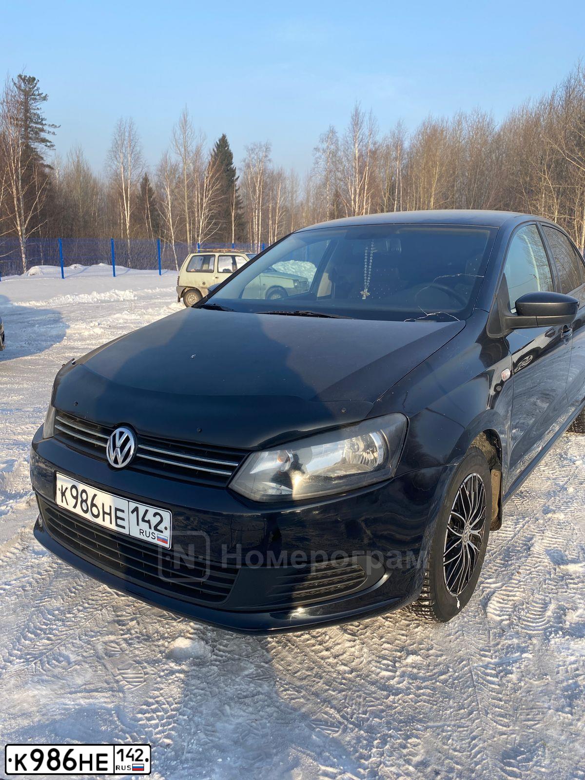 Фото автомобиля VOLKSWAGEN POLO, 2011 — госномер К986НЕ142. Цвет: ЧЕРНЫЙ