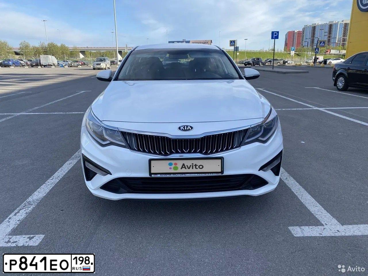 Фото автомобиля KIA RIO, 2012 — госномер Х585ТК98. Цвет: Красный