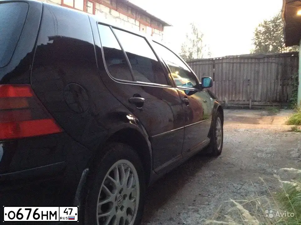 Фото автомобиля VOLKSWAGEN GOLF, 2000 — госномер О676НМ47. Цвет: ЧЕРНЫЙ