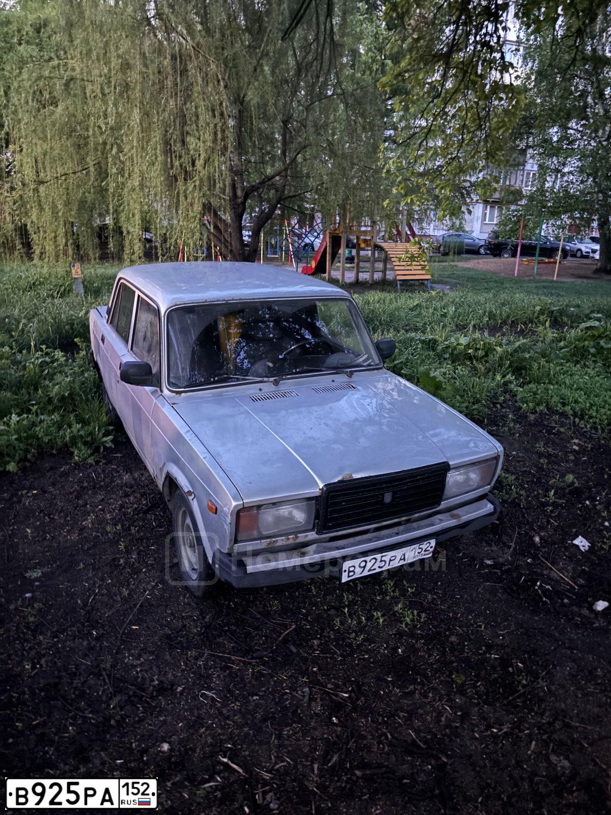 Фото автомобиля LADA 2107 LADA, 2010 — госномер В925РА152. Цвет: СВЕТЛО-СЕРЫЙ