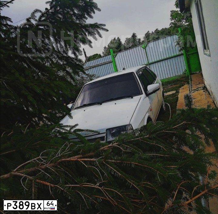 Фото автомобиля LADA 2109 SAMARA, 1999 — госномер Р389ВХ64. Цвет: ЯРКО БЕЛЫЙ