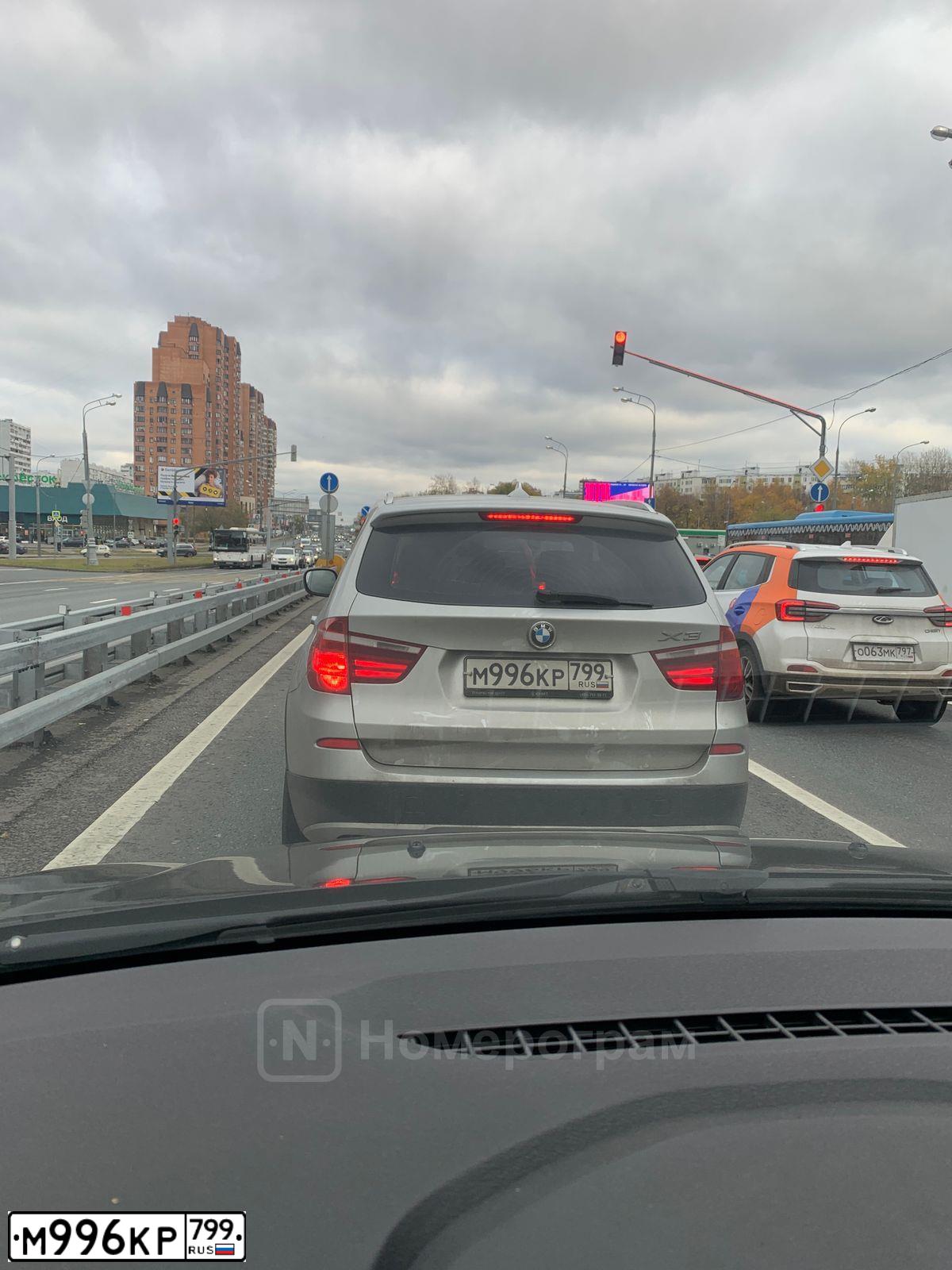 Фото автомобиля BMW X3, 2012 — госномер М996КР799. Цвет: Серебристый