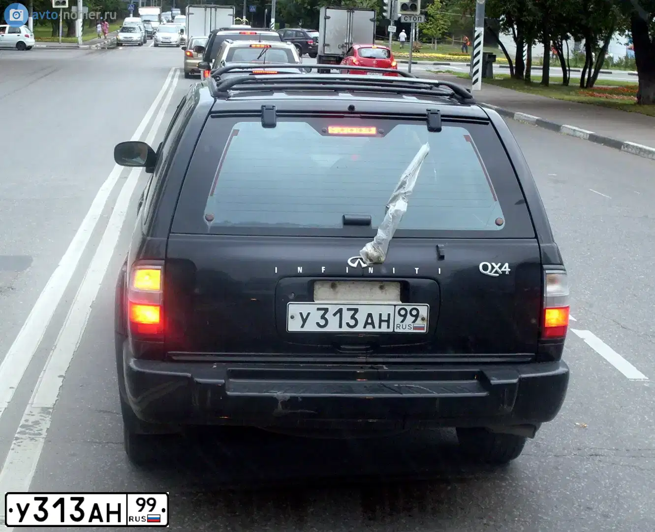 Фото автомобиля INFINITI QX80 /QX56/, 1998 — госномер У313АН99. Цвет: ЧЕРНЫЙ