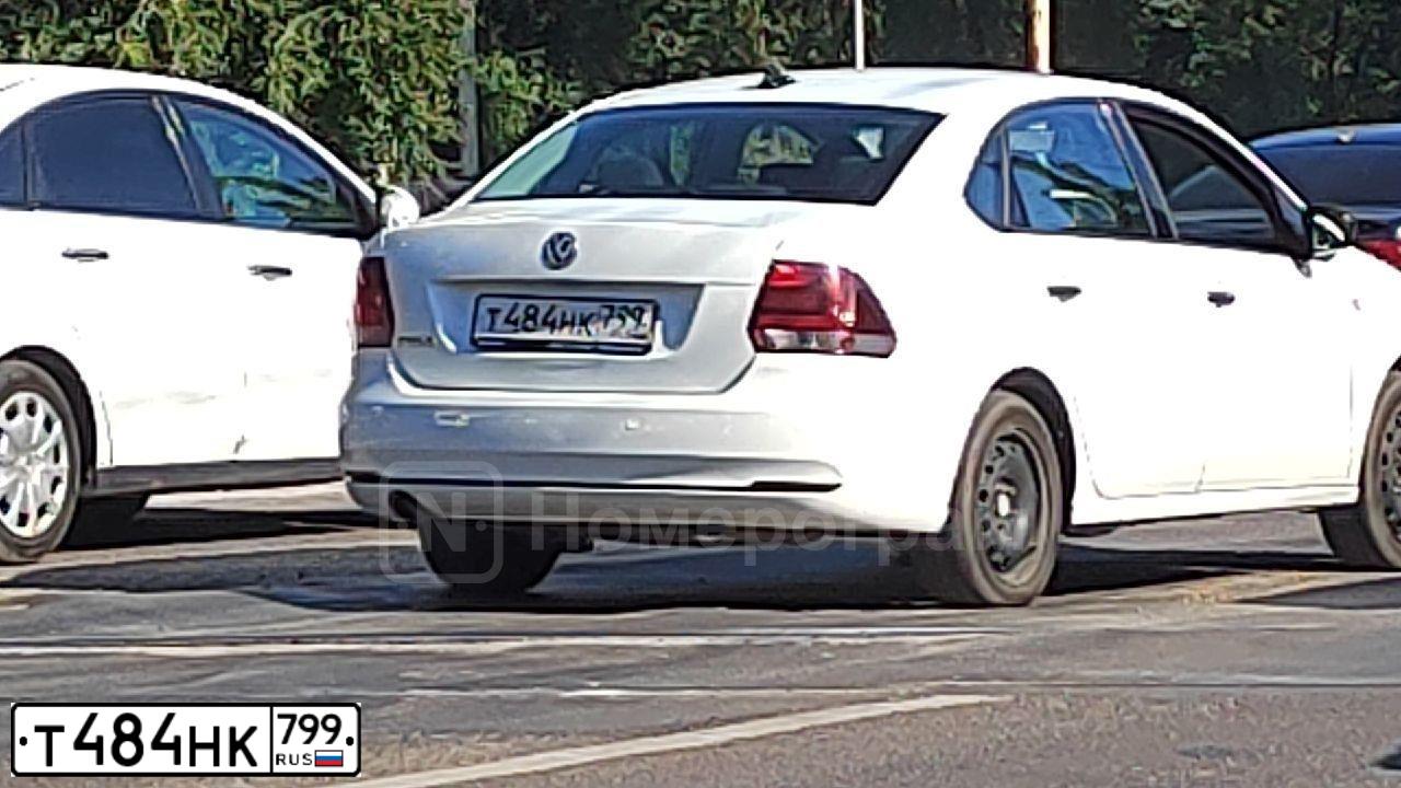 Фото автомобиля VOLKSWAGEN POLO, 2019 — госномер Т484НК799. Цвет: Белый