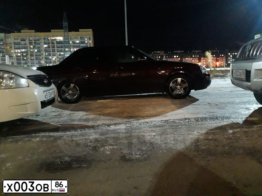 Фото автомобиля TOYOTA CAMRY, 2022 — госномер Е118ХК186. Цвет: Белый