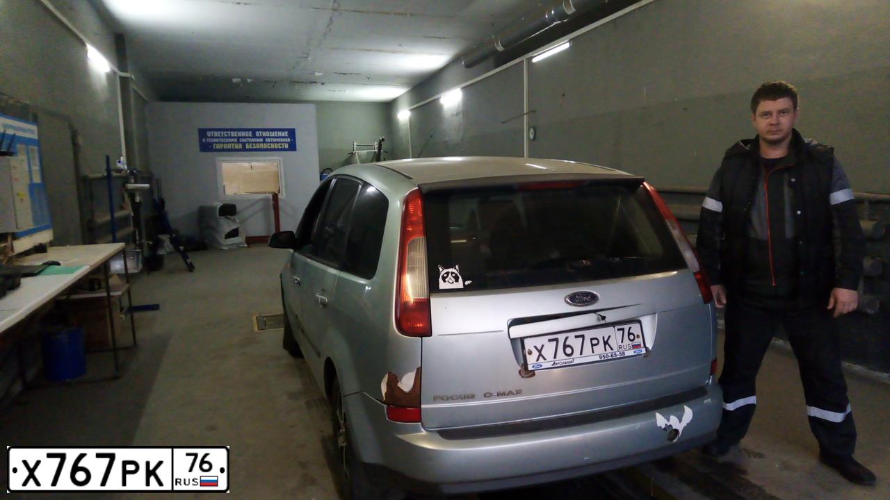 Фото автомобиля FORD FOCUS, 2004 — госномер М147ЕХ76. Цвет: СЕРЫЙ