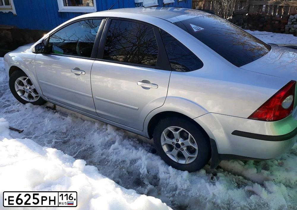 Фото автомобиля FORD FOCUS, 2007 — госномер Е625РН116. Цвет: серебристый