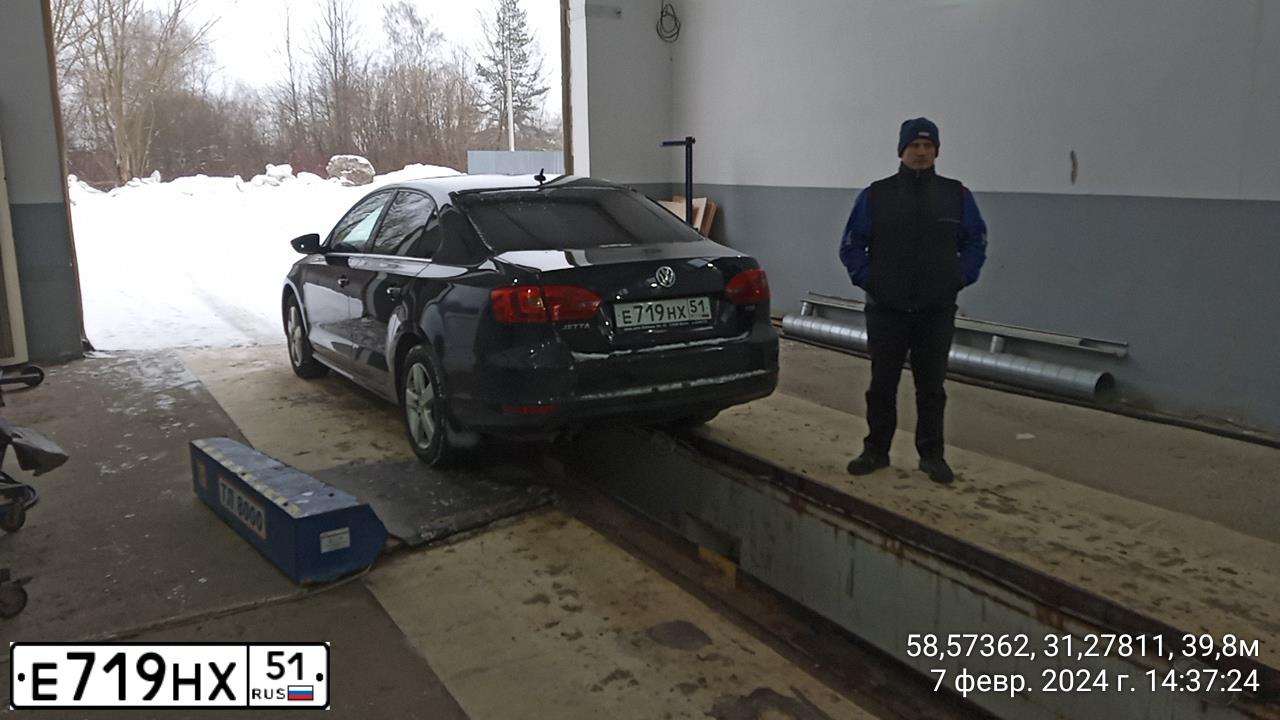 Фото автомобиля VOLKSWAGEN JETTA, 2013 — госномер К199КВ53. Цвет: ЧЕРНЫЙ