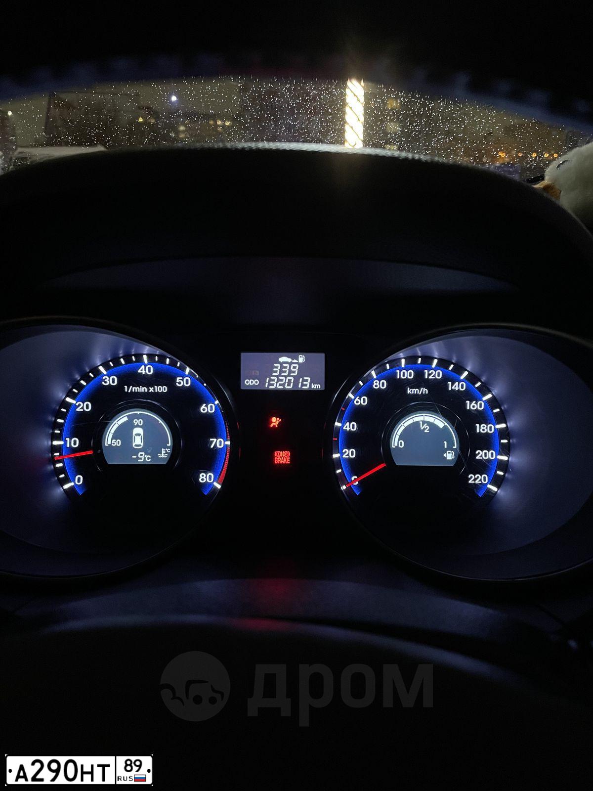 Фото автомобиля HYUNDAI IX35, 2011 — госномер А290НТ89. Цвет: ЧЕРНЫЙ