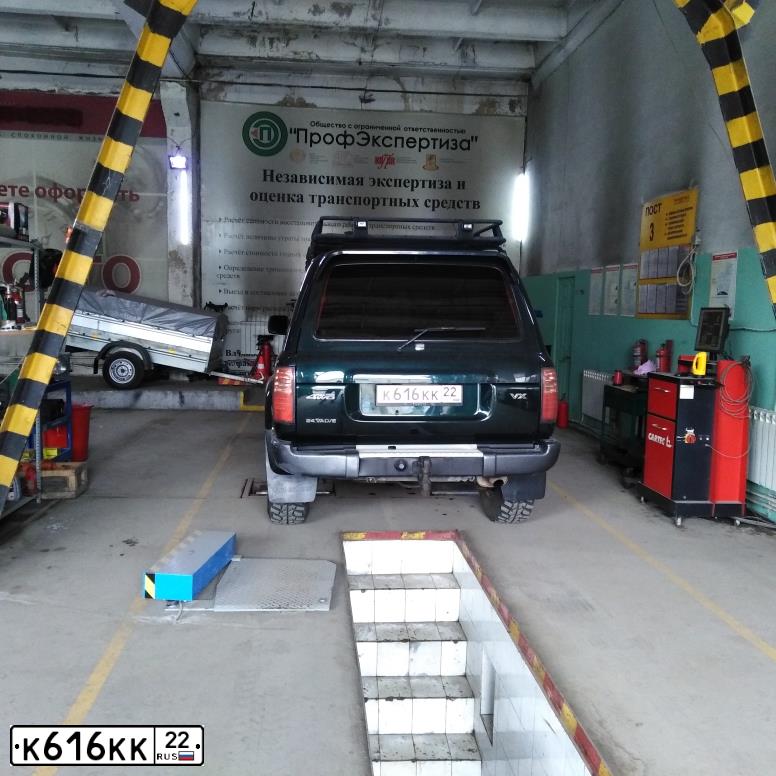 Фото автомобиля TOYOTA LANDCRUISER, 1995 — госномер К616КК22. Цвет: ЧЕРНЫЙ