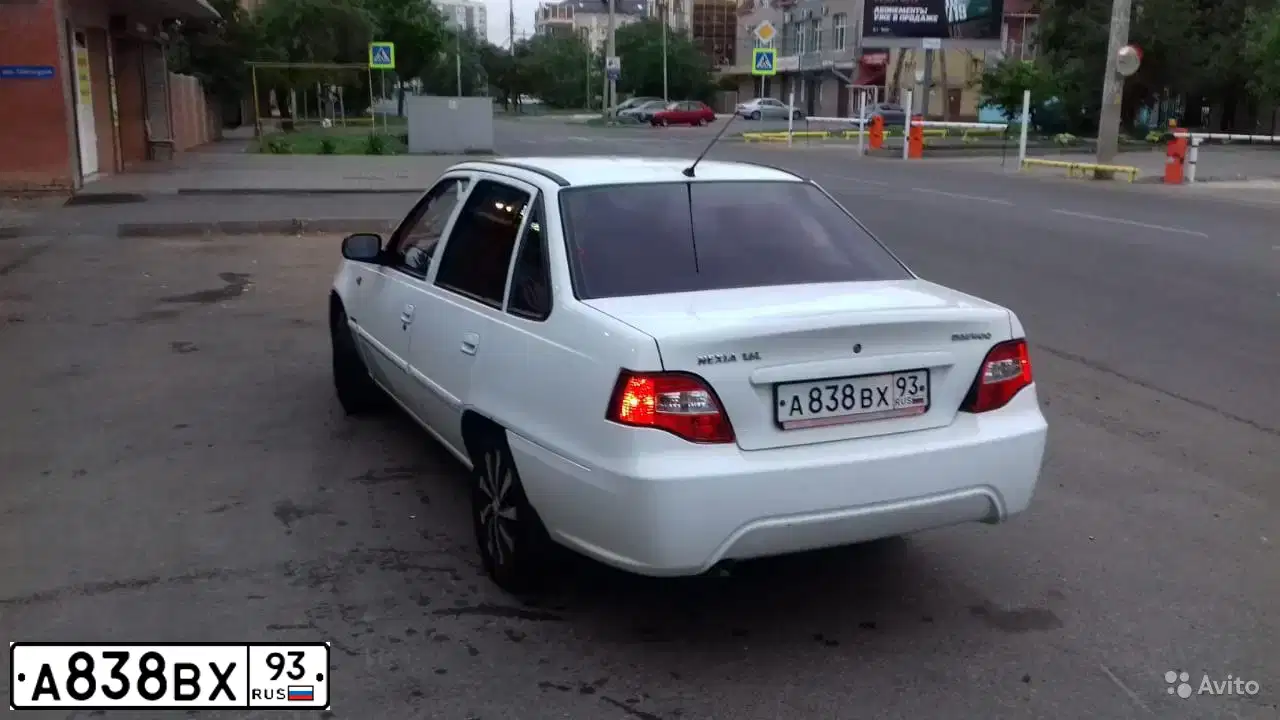 Фото автомобиля DAEWOO NEXIA, 2012 — госномер У600ХС123. Цвет: БЕЛО-ДЫМЧАТЫЙ