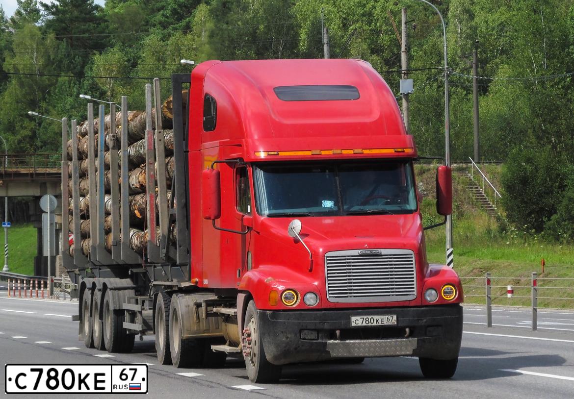 Фото автомобиля FREIGHTLINER CENTURY S/T, 2003 — госномер С780КЕ67. Цвет: Красный