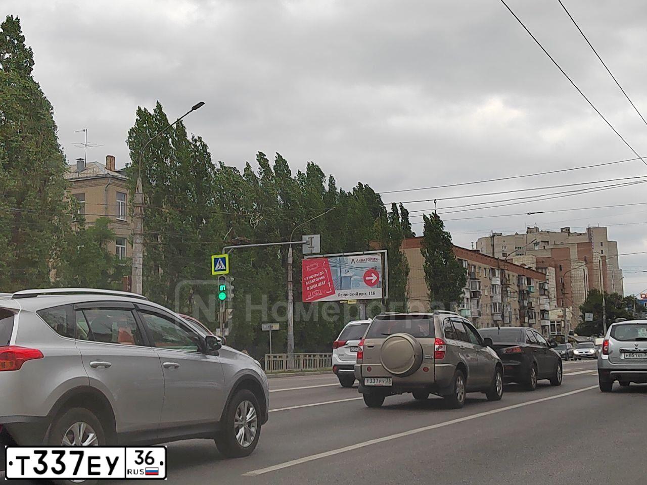 Фото автомобиля RENAULT DUSTER, 2014 — госномер Т337ХУ36. Цвет: БЕЖЕВЫЙ