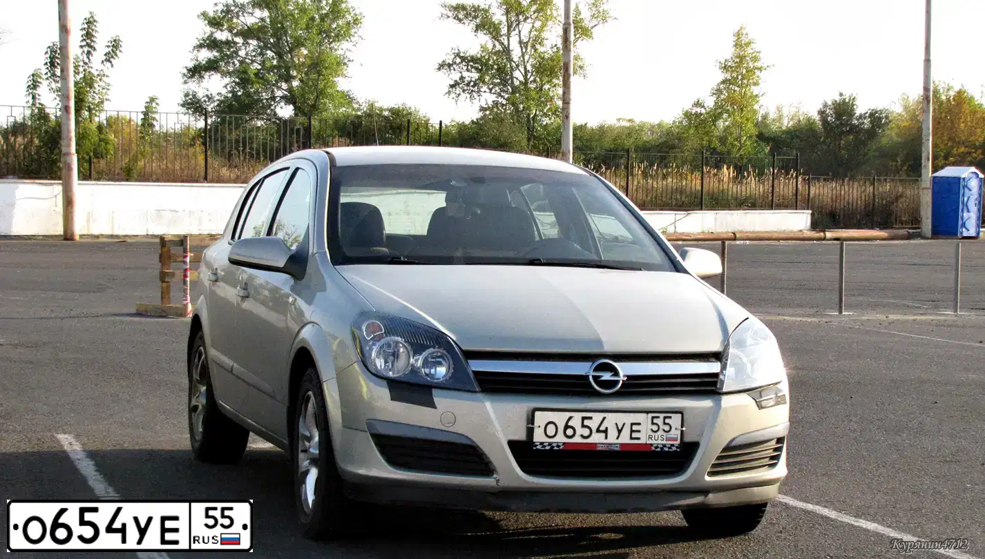 Фото автомобиля OPEL ASTRA, 2007 — госномер О634УЕ55. Цвет: СЕРО-БЕЖЕВЫЙ