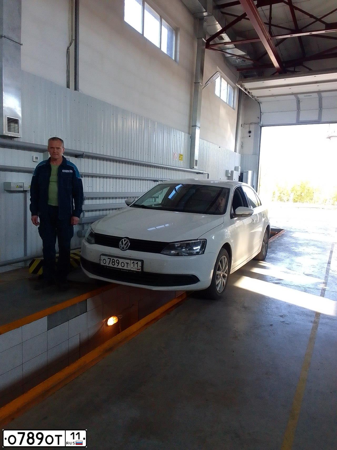 Фото автомобиля VOLKSWAGEN JETTA, 2012 — госномер О789ОТ11. Цвет: Белый
