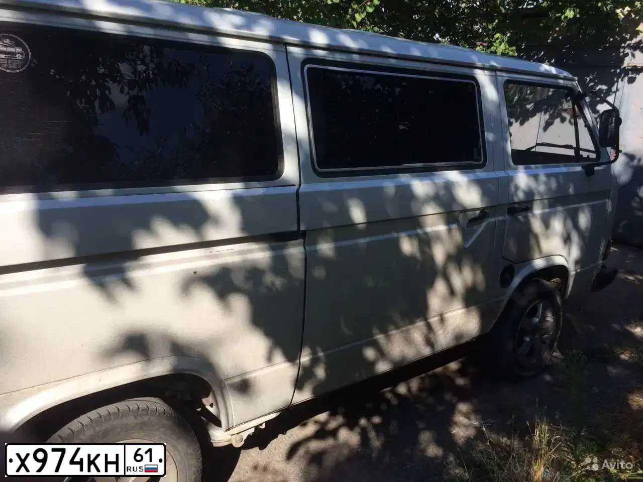 Фото автомобиля VOLKSWAGEN TRANSPORTER, 1983 — госномер Х974КН61. Цвет: БЕЛЫЙ