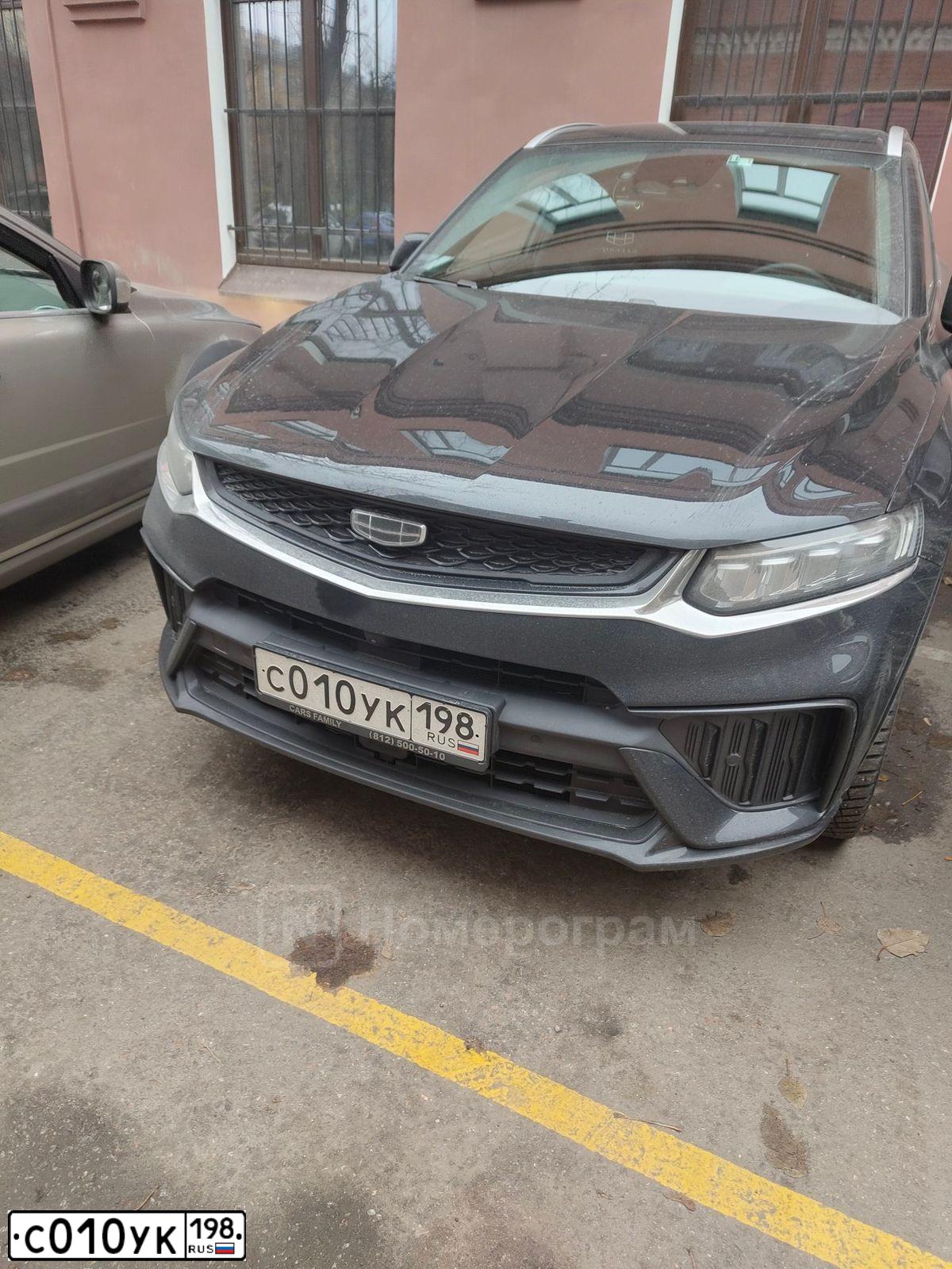 Фото автомобиля GEELY TUGELLA, 2023 — госномер С010УК198. Цвет: ЧЕРНЫЙ