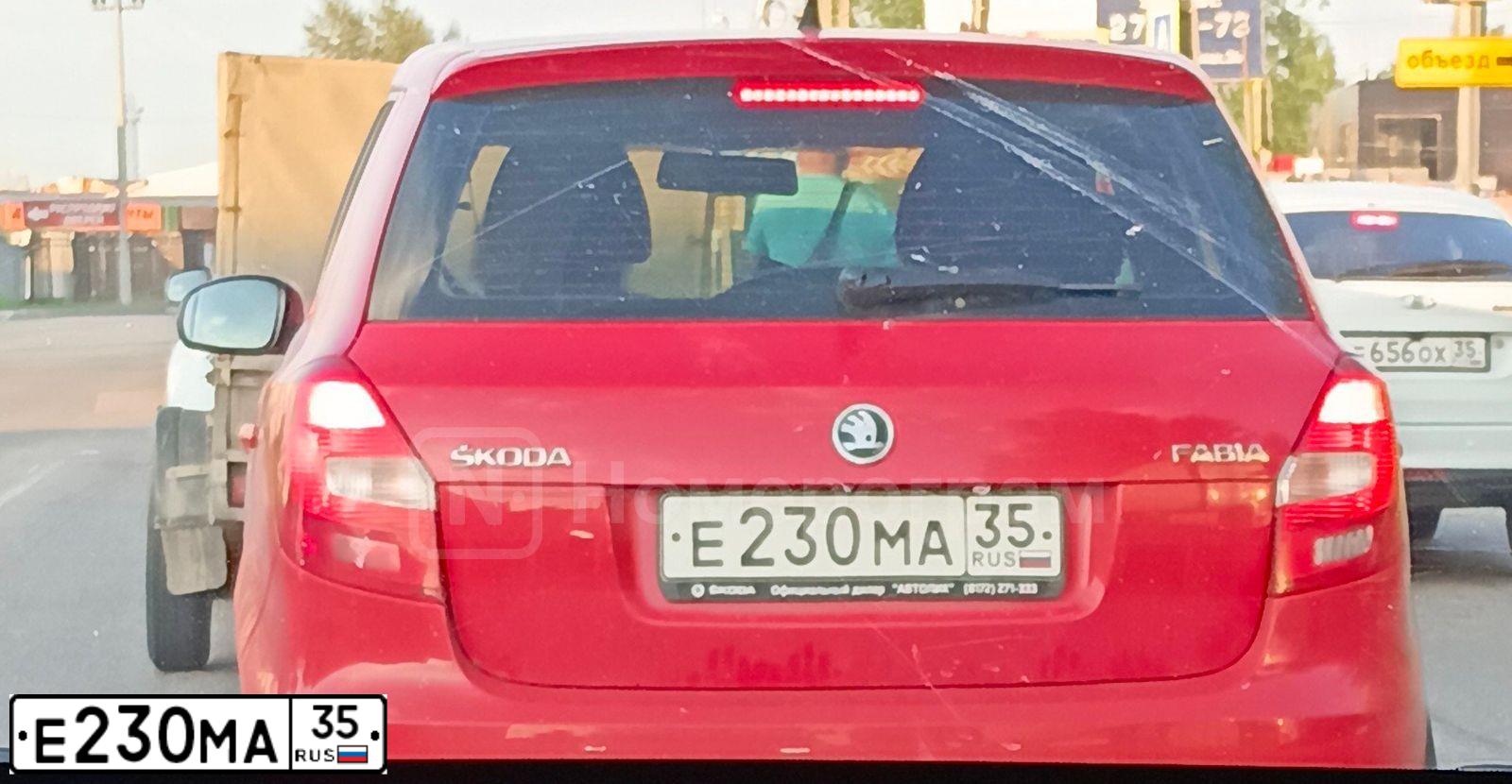 Фото автомобиля SKODA FABIA, 2013 — госномер Е230МА35. Цвет: КРАСНЫЙ