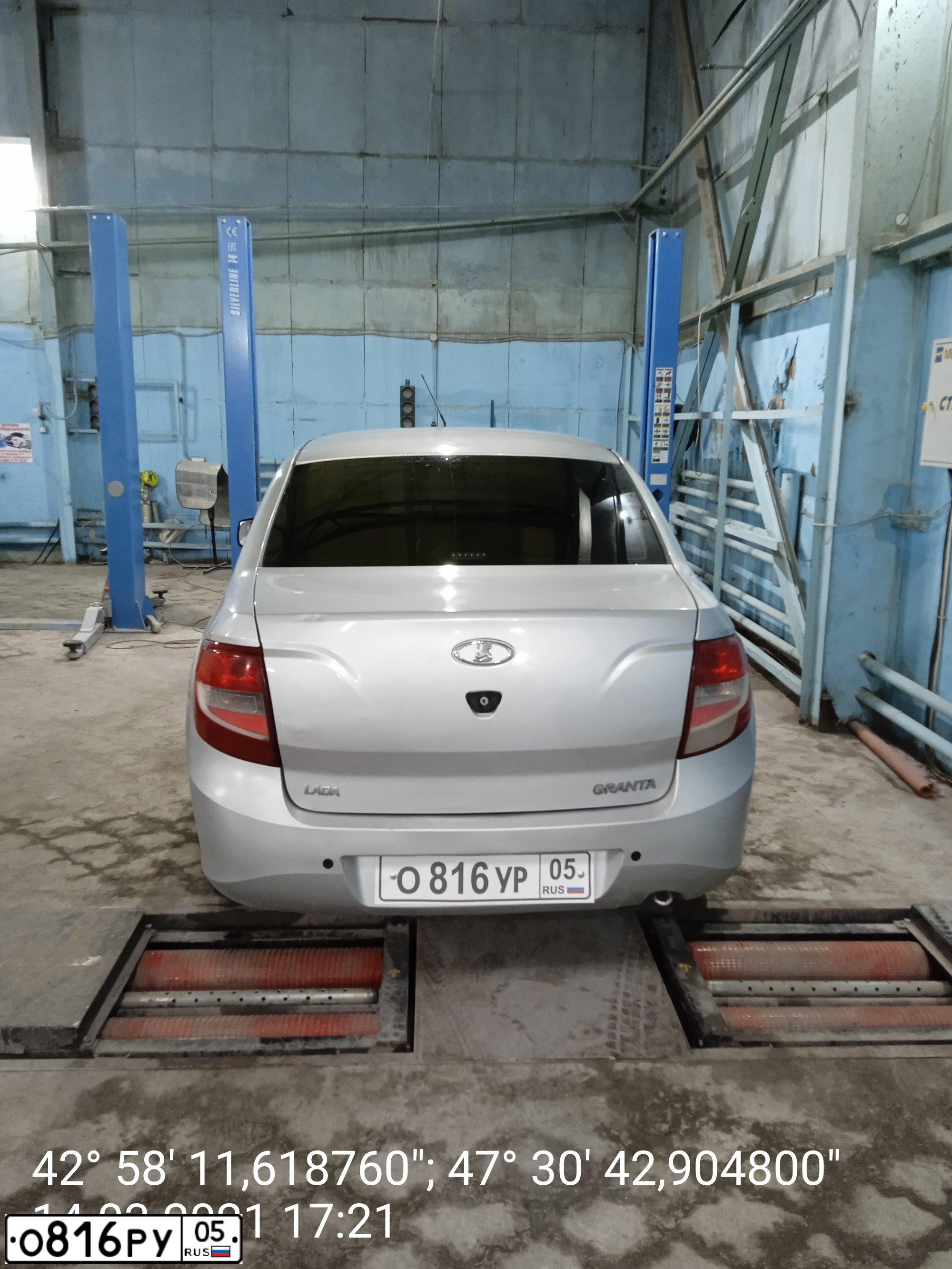 Фото автомобиля LADA 2190 GRANTA, 2013 — госномер О816РУ05. Цвет: Серебристый