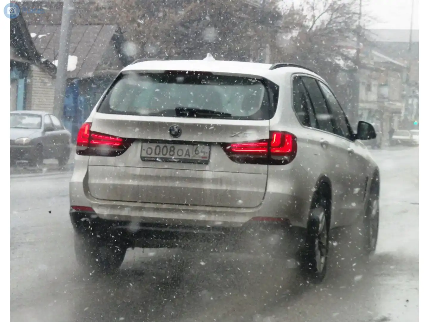 Фото автомобиля TOYOTA YARIS, 2008 — госномер Т828РТ799. Цвет: Красный