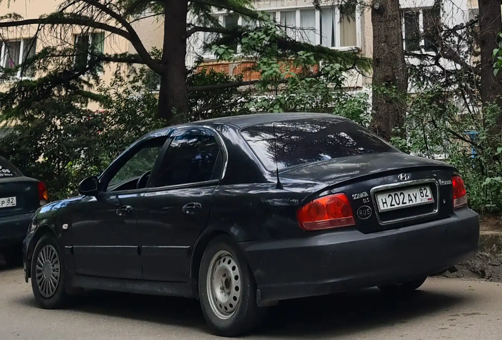 Фото автомобиля TAGAZ Z SONATA, 2006 — госномер Н202АУ82. Цвет: ЧЕРНЫЙ