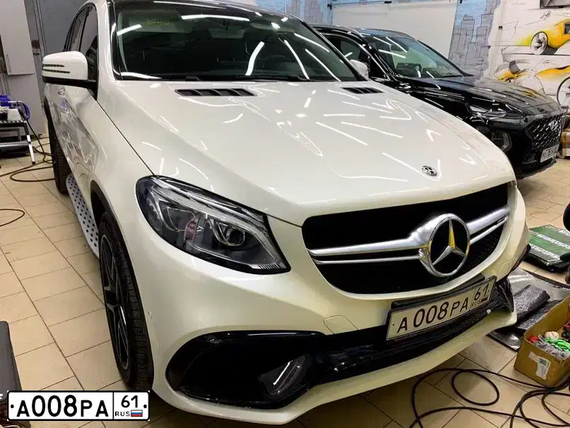 Фото автомобиля MERCEDES GLE-KLASSE, 2017 — госномер А008РА61. Цвет: Белый