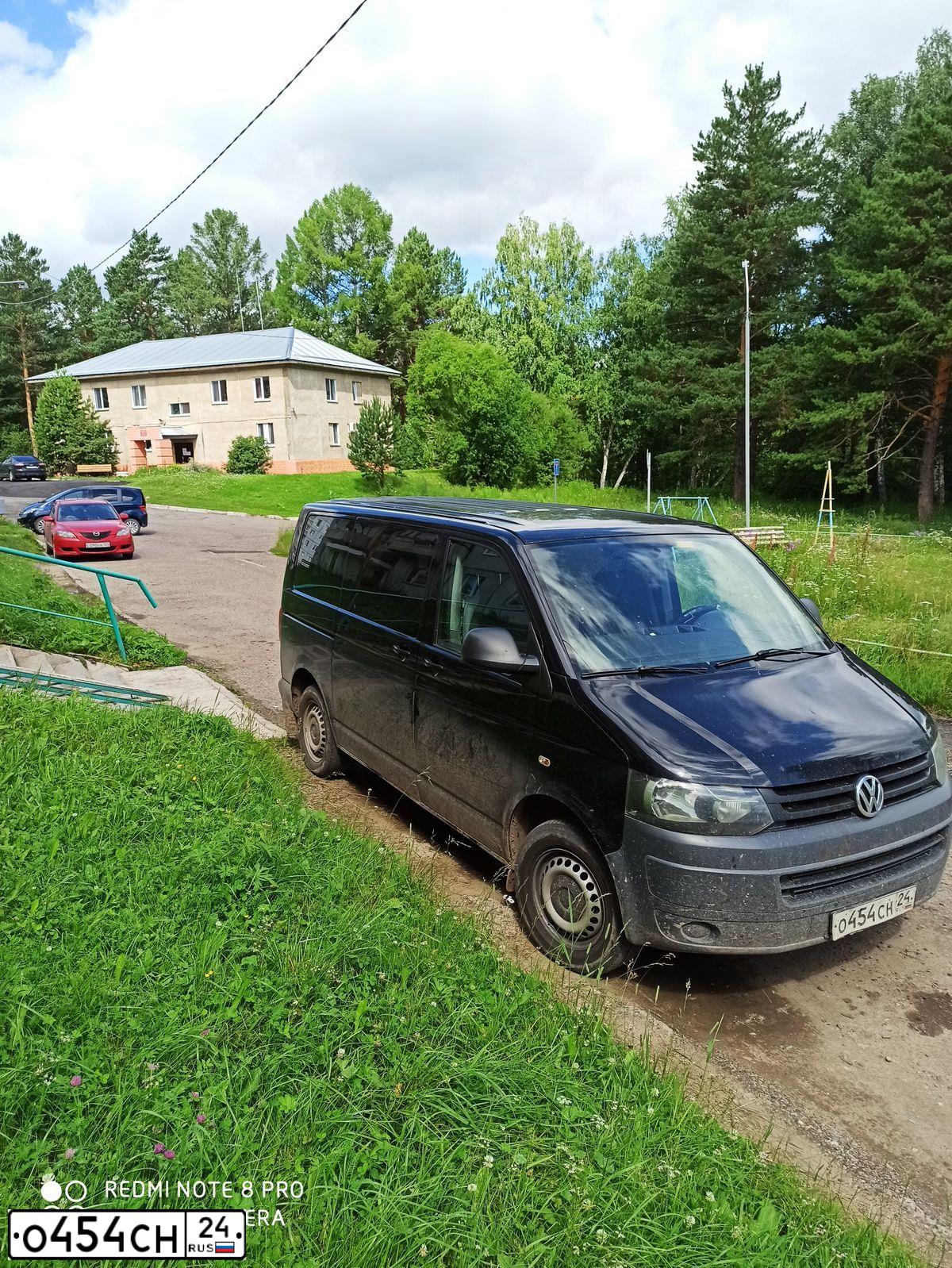 Фото автомобиля VOLKSWAGEN CARAVELLE, 2012 — госномер С955СО124. Цвет: ЧЕРНЫЙ